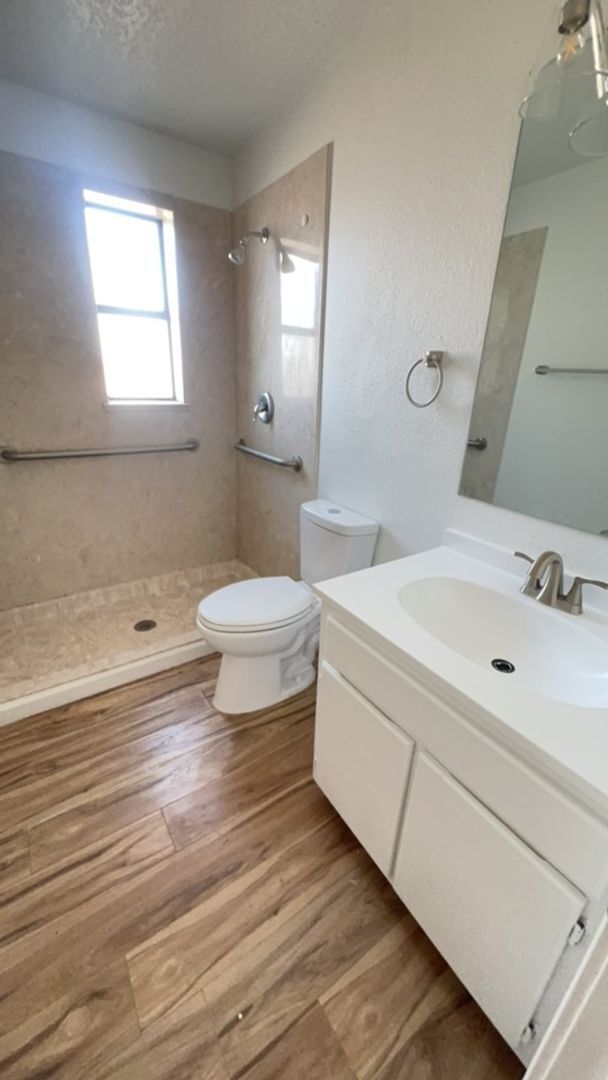 Building Photo - Sweet 3 Bedroom one and a half bathrooms L...