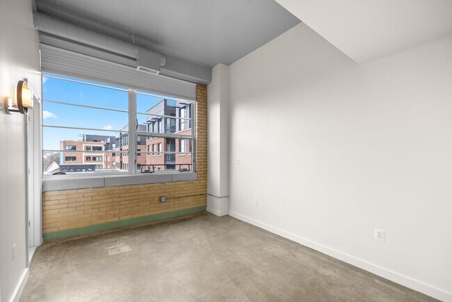 Building Photo - 701 Lamont St NW