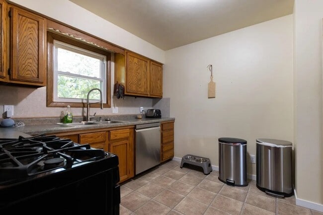 Building Photo - Click the “Apply Now” button or email wapmrentals@gmail.com for a prompt response.