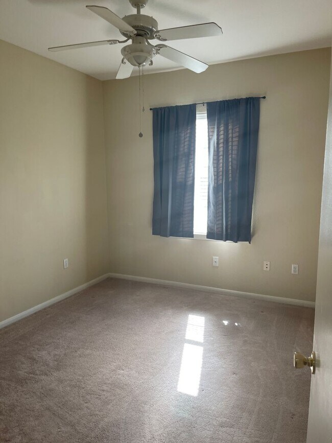 Building Photo - College Station - 4 Bedroom / 2.5 Bath / 2...