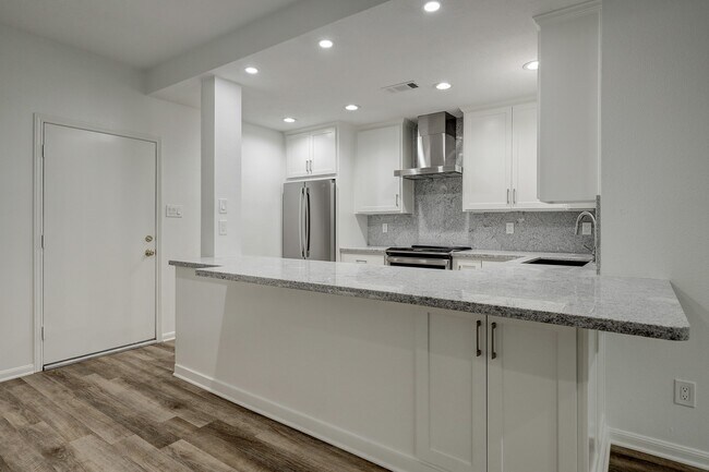 Building Photo - 6725 Belmont St
