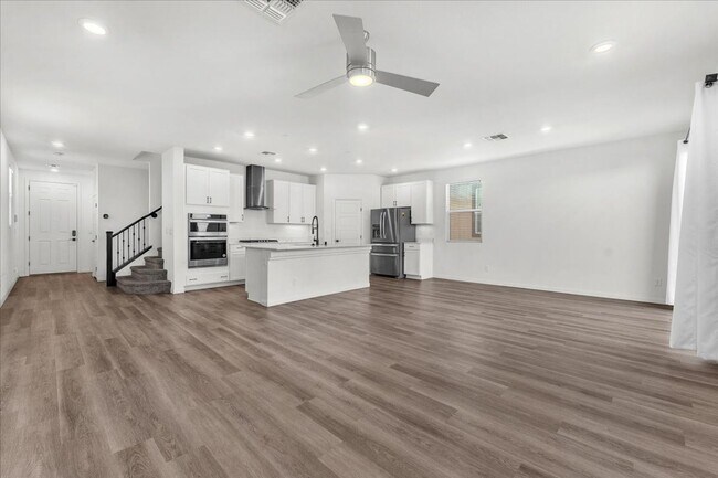 Building Photo - Gorgeous Five Bedroom in the SW! Solar panels!