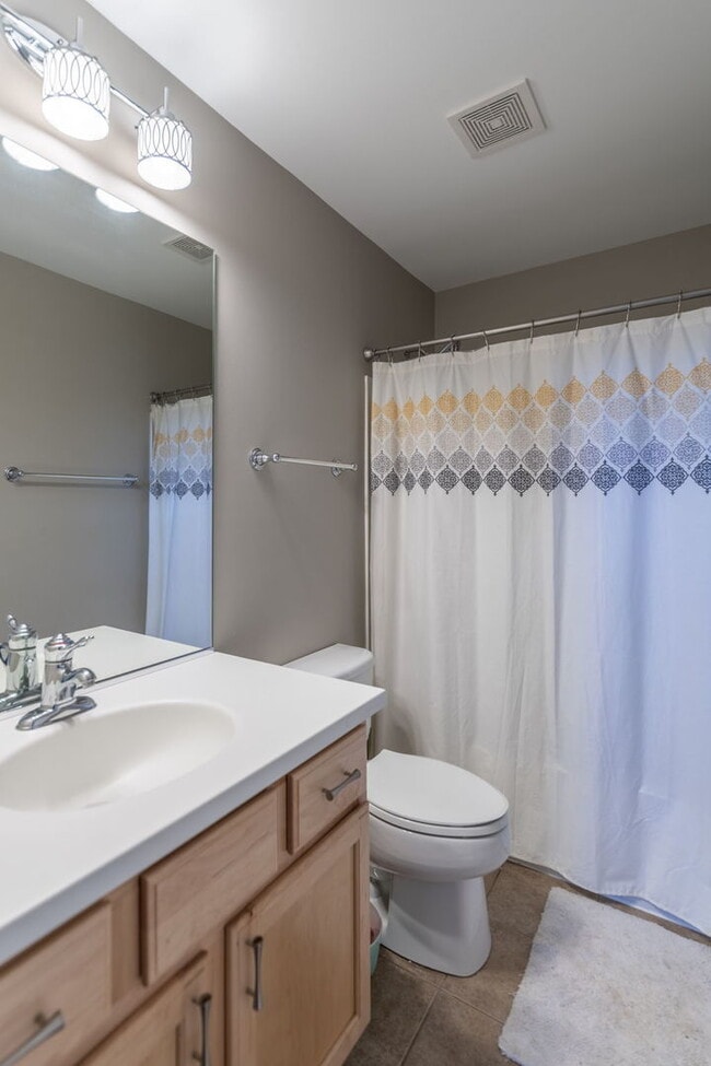 Building Photo - 472 Valentine Way