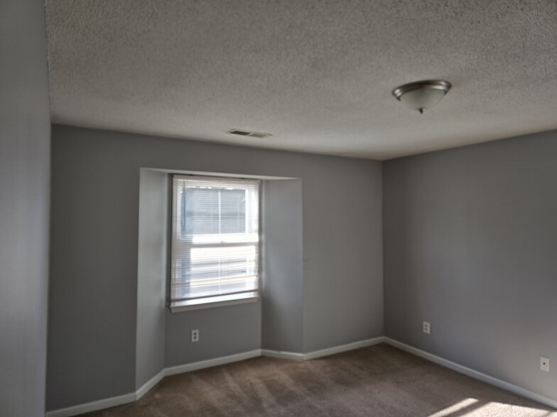 Master bedroom - 700 Glendale Dr