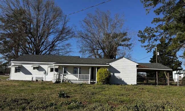 Building Photo - Well kept home in Rural Vanceboro area