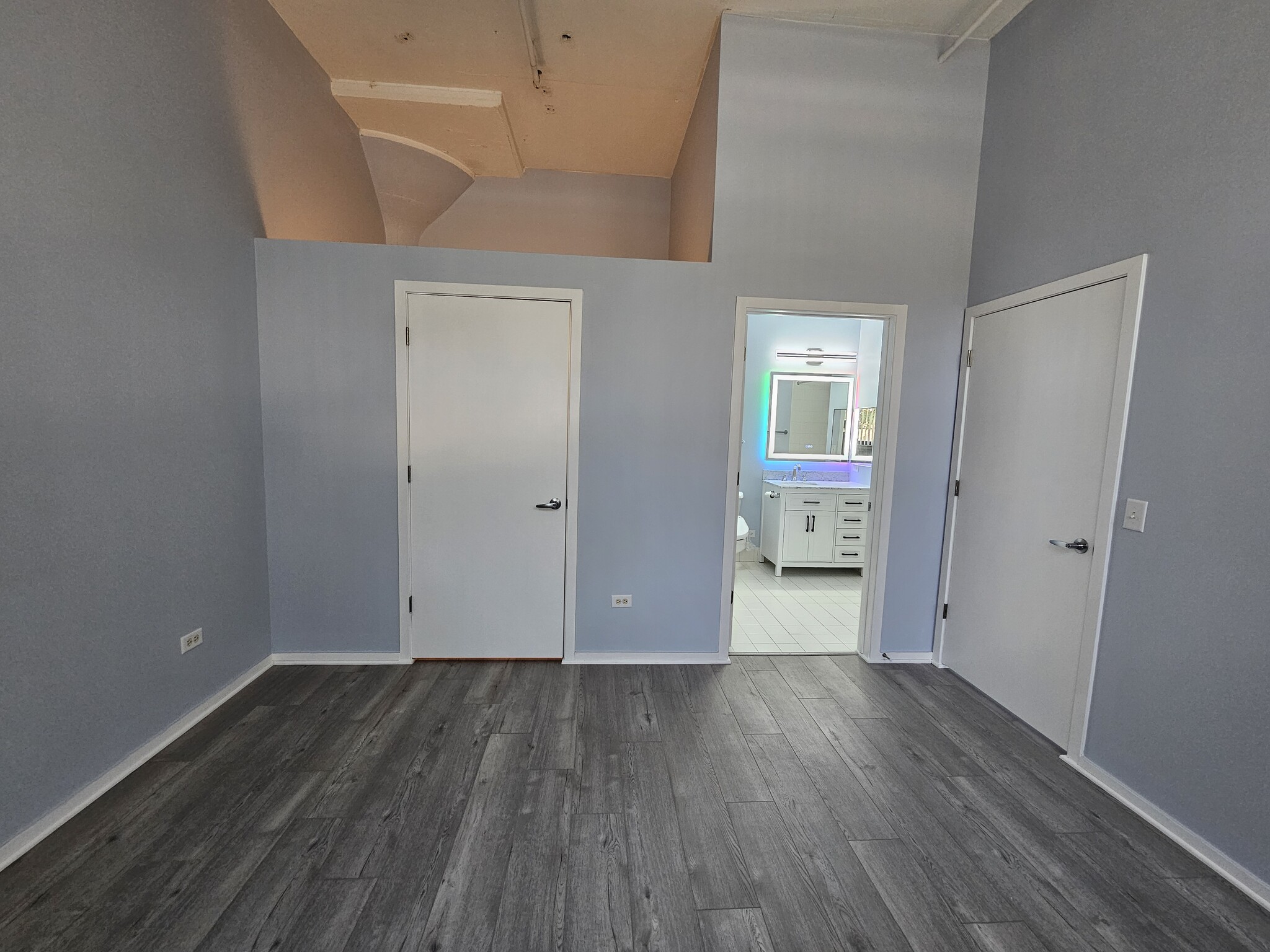 Building Photo - 2323 West Pershing Road