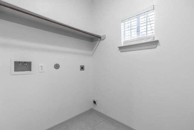 Building Photo - 1120 Ryon St