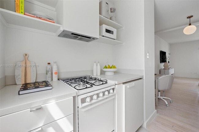 Building Photo - 750 Española Wy