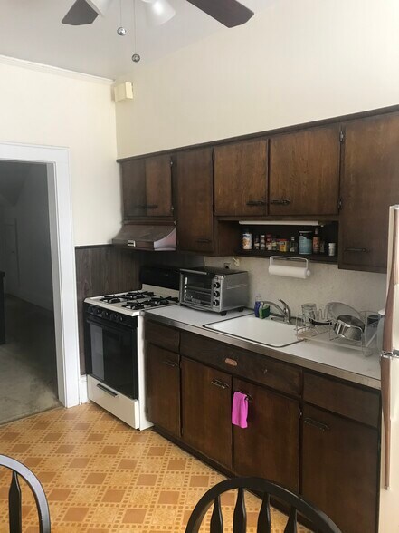 Kitchen - 314 Rich Ave