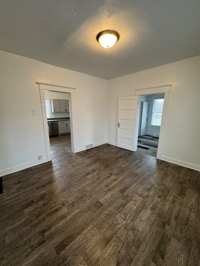 Building Photo - 1418 Avalon St