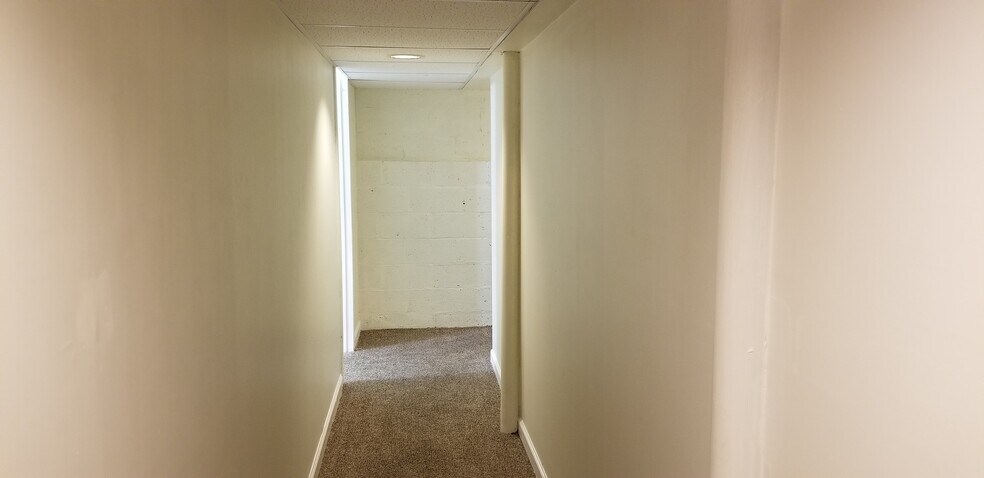 Building Photo - 60 Admiral St