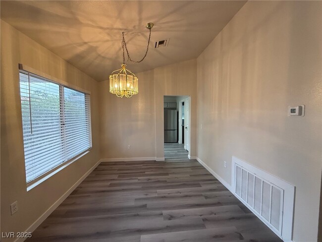 Building Photo - 8605 Glenmore Dr