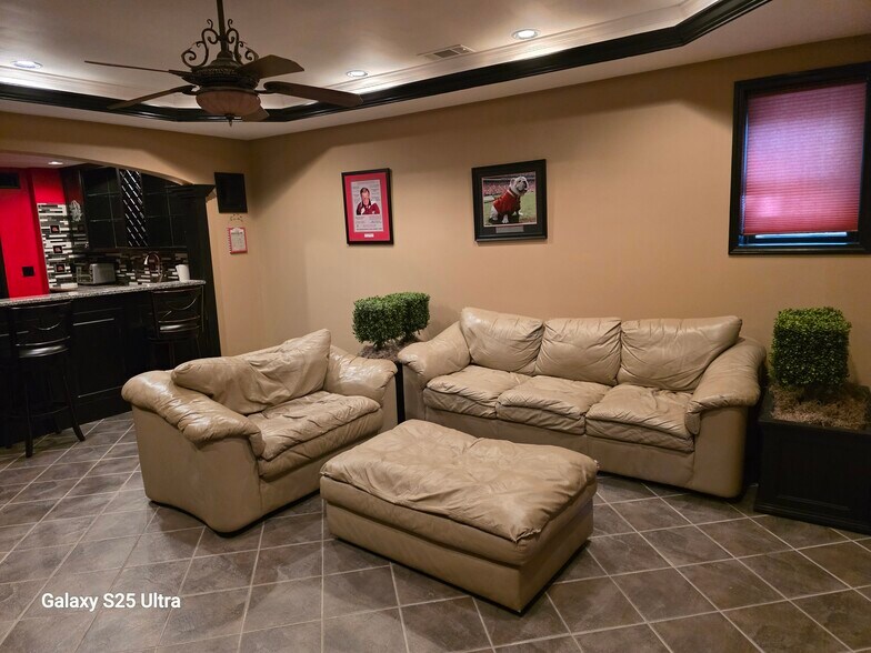 Family room - 1410 Lamont Cir