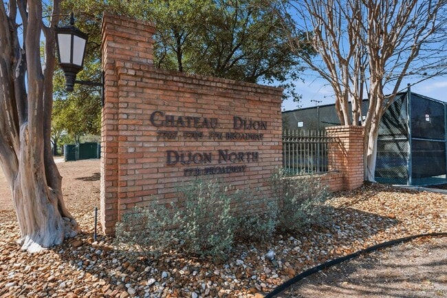 Building Photo - 7709 Broadway