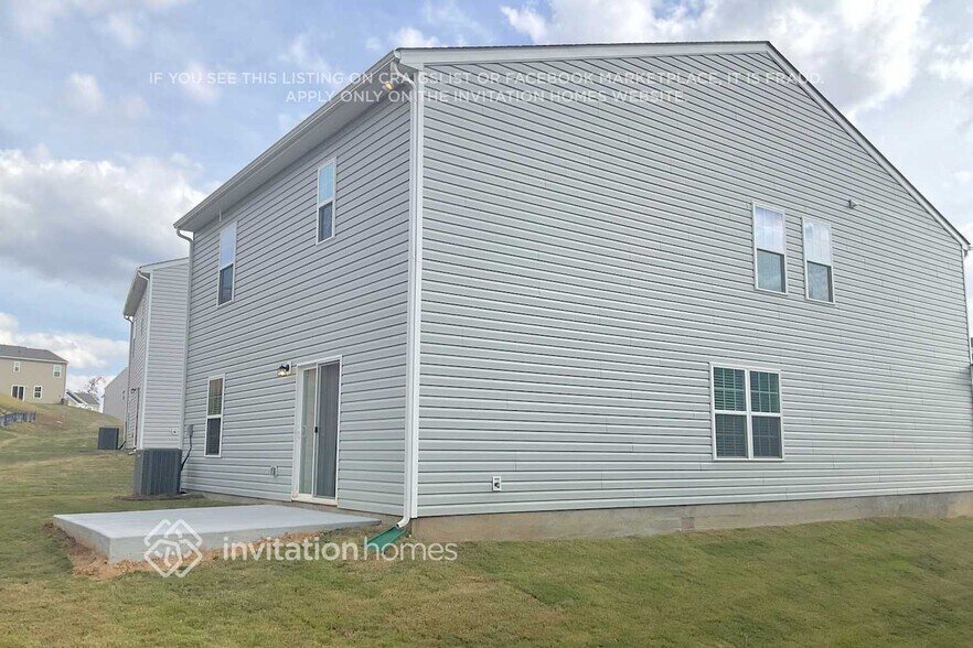 Building Photo - 121 Hazelnut Wy