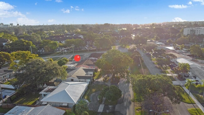 Building Photo - 755 S Rainbow Dr