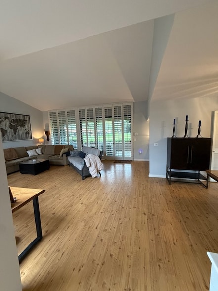 Building Photo - 14 La Ronda Dr