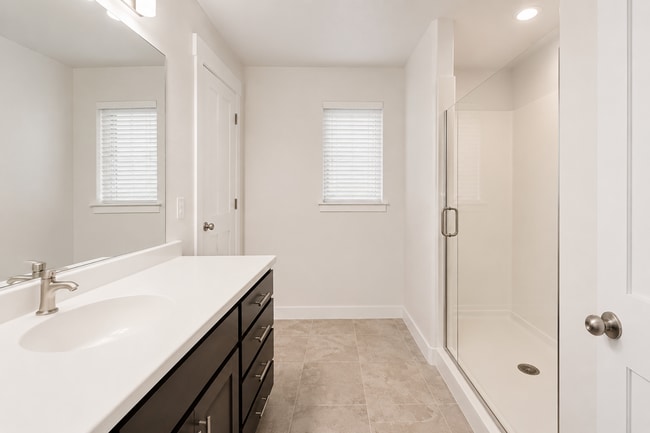 Building Photo - Modern 3-Bed Vineyard Townhome Near UVU with Stunning Amenities!