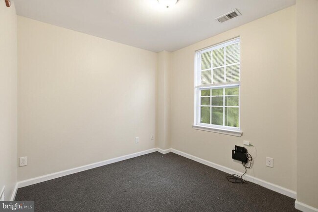 Building Photo - 2238 N Park Ave
