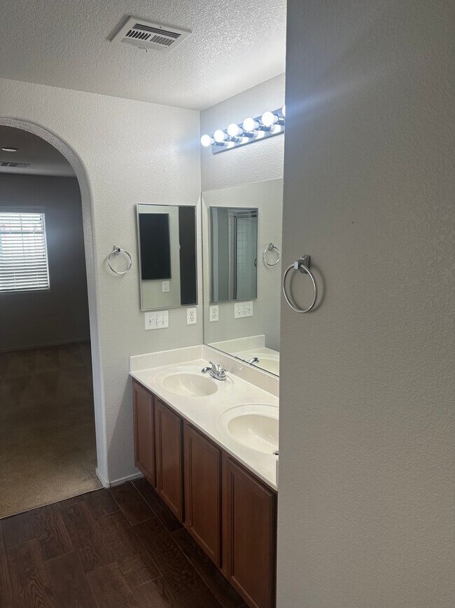 Building Photo - Henderson!!! Community: Cadence!! 4 Bedrooms!!! Bed & Full bath downstairs!! Loft/computer area u...