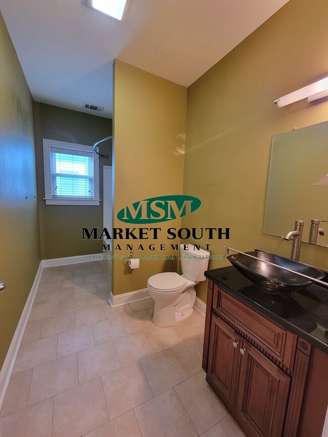 Building Photo - **REDUCED!!! Renovated Historic District!