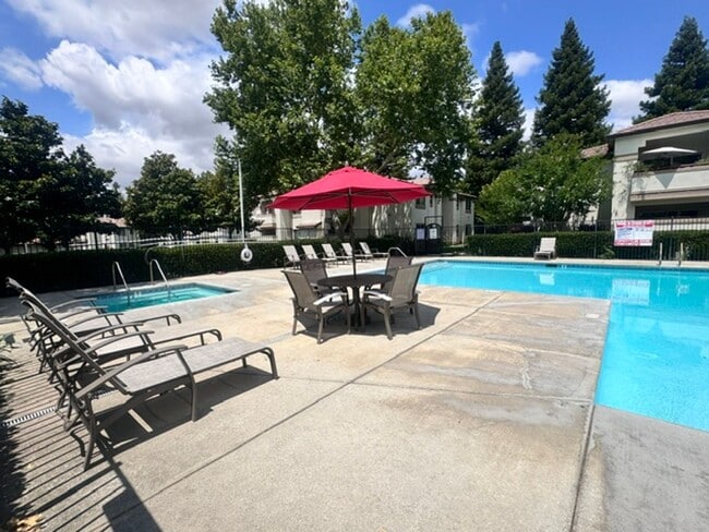 Building Photo - Very Nice 2 Bedroom and 2 Bathroom Apartment $2,200 + $175.00 WSG