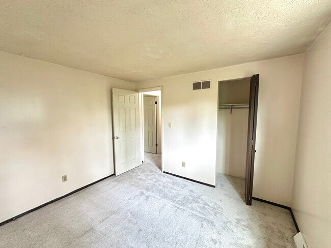Building Photo - Well-Maintained 2 Bed, 1 Bath Townhome in West Mifflin - Private Balcony, Central AC & Heat - Ava...