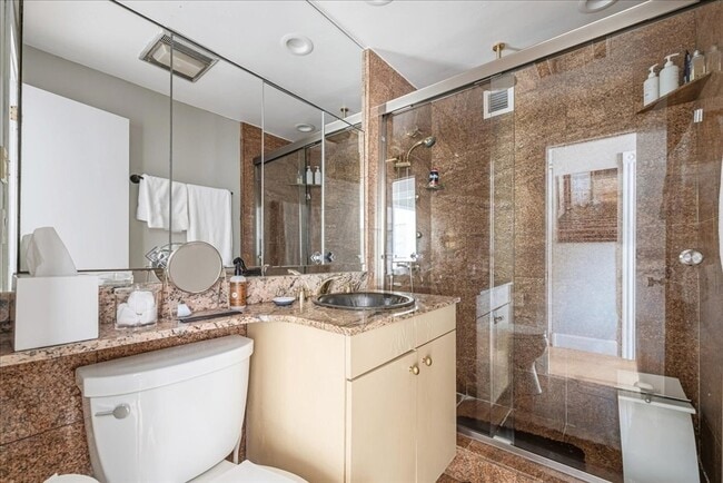 Building Photo - 65 E India Row