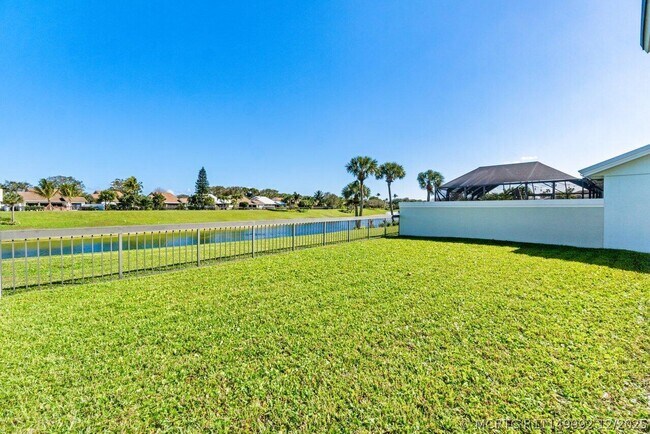 Building Photo - 247 River Park Dr