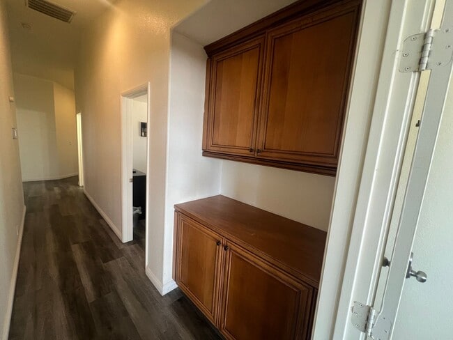 Building Photo - Spacious 4-Bedroom Home in Desirable Apple Valley Neighborhood