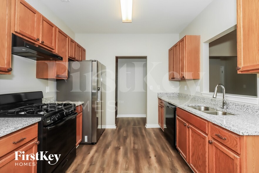 Building Photo - 528 Valleyside Dr