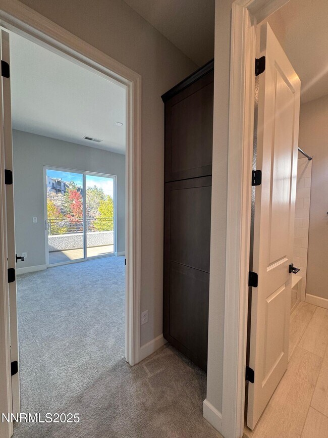 Building Photo - 1521 Golf Club Dr