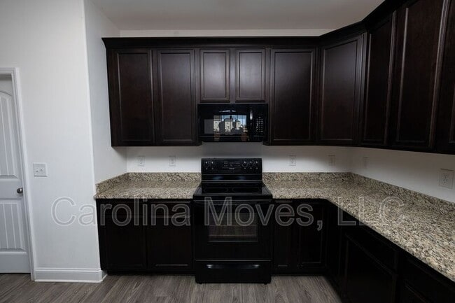 Building Photo - 210 Royal Hill Ln