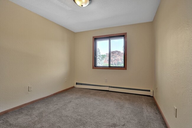 Building Photo - 6001-6023 E Viking Blvd