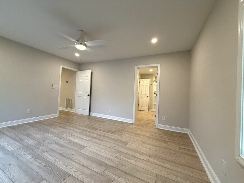 Building Photo - 4111 Brown Dr