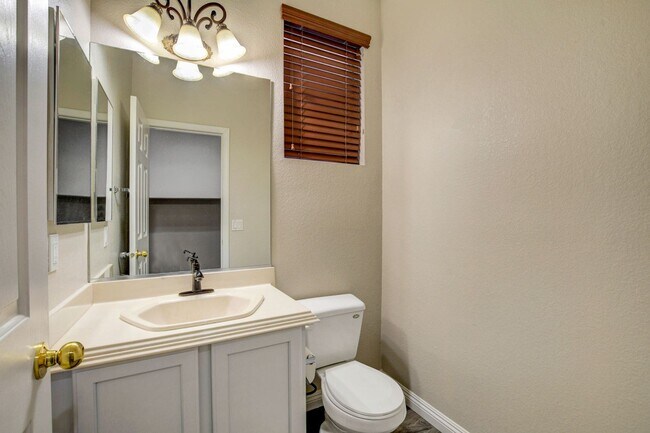 Building Photo - TWO STORY CUL-DE-SAC HOME, 3 BEDROOM 2.5 BATH HOME