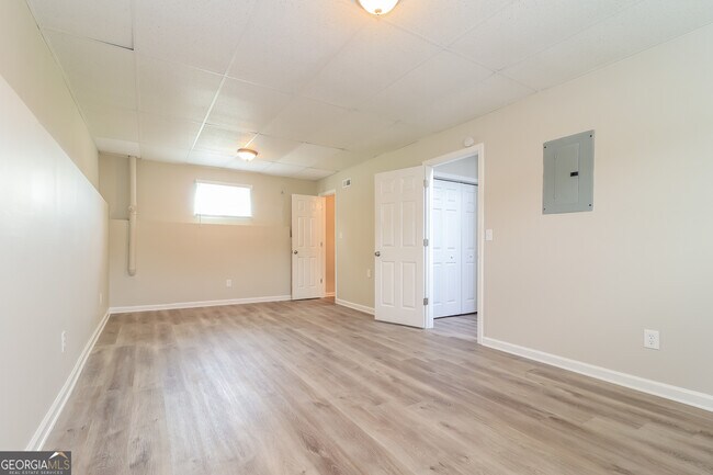 Building Photo - 120 Villa Ridge Dr