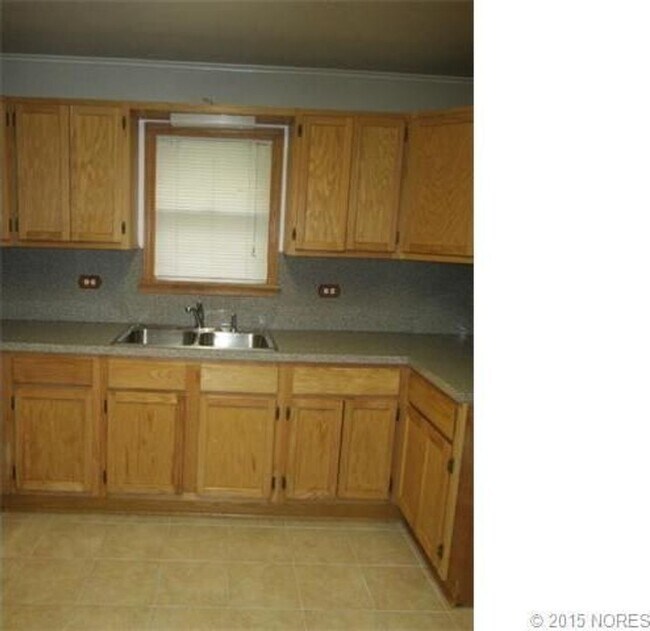 Building Photo - 2 Bed 1 Bath Rental Home - Tulsa