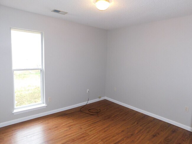 Building Photo - 5539 Bradley Dr