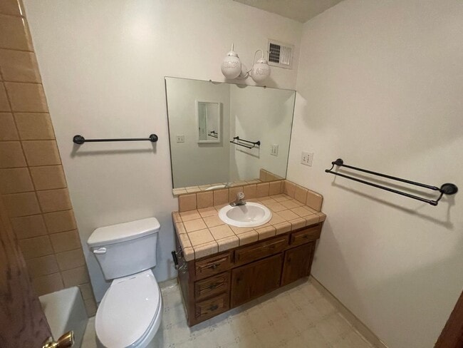 Building Photo - Spacious 3 Bedroom 2 Bathroom in Big Bear Lake