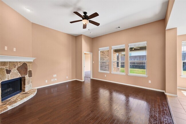 Building Photo - 417 Hackberry Dr