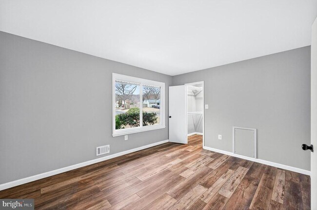 Building Photo - 6901 Vantage Dr