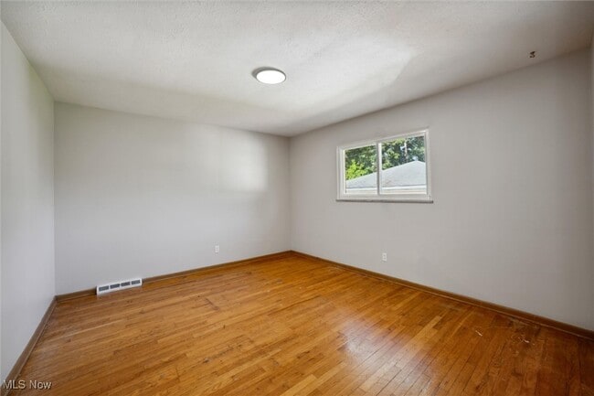 Building Photo - 5440 E 141st St