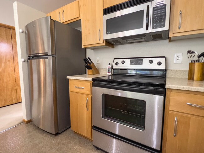 Building Photo - NW 1 Bed 1 Bath + a Den in the Pearl District! Includes W/D, Garage Parking and Storage!