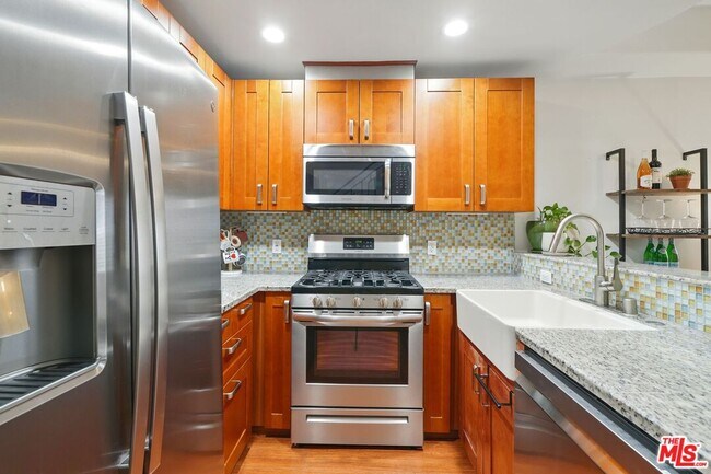 Building Photo - 5303 Satsuma Ave
