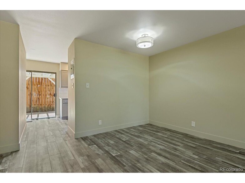 Building Photo - 6495 E Happy Canyon Rd