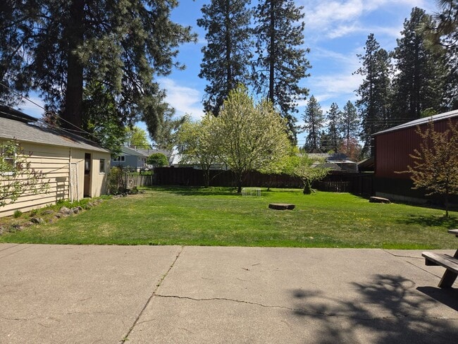 Building Photo - Lovely 2 Bedroom (with 1 bonus room), 2 ba...
