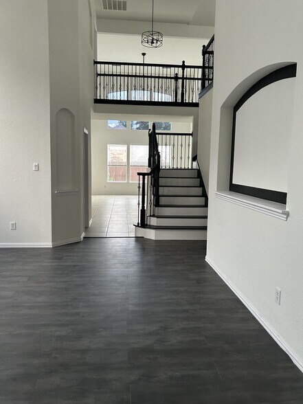 Building Photo - 412 Cypress Hill Dr