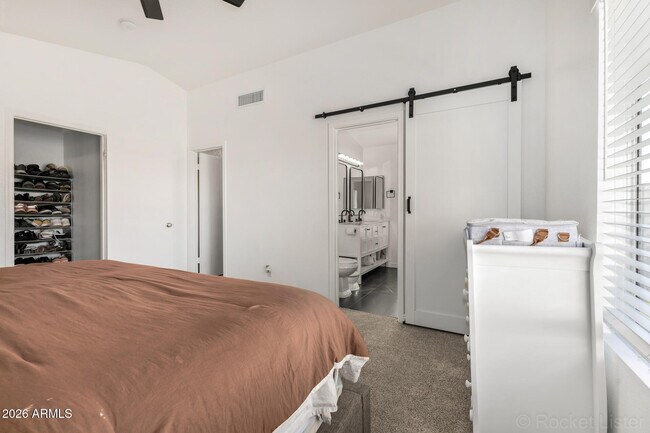 Building Photo - 10420 W Reade Ave