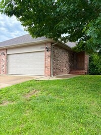 Building Photo - Ozark~ 4 bedroom walkout basement duplex for rent!